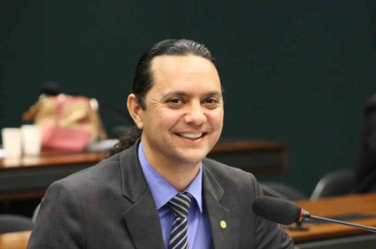 Ministério da Saúde confirma financiamento de leitos de UTI Covid-19 em Ituiutaba, Araguari, Uberlândia e Uberaba Dep. Weliton Prado diz que a medida faz justiça aos Municípios, mas que a abertura de novos leitos e envio de respiradores tem que ser imediata