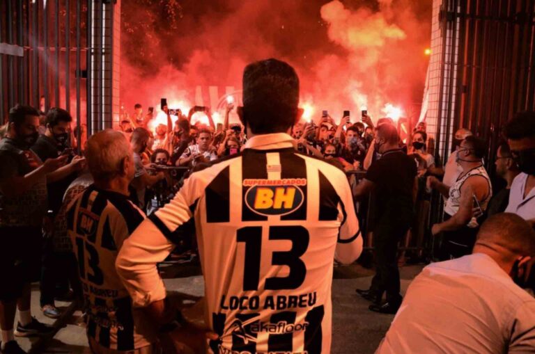 Loco Abreu se diz confiante para estreia pelo Athletic e diz: “Momento lindo”