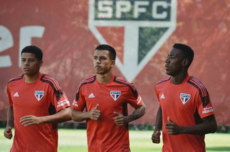 Em busca de valorização, São Paulo terá espaços de publicidade em branco no uniforme