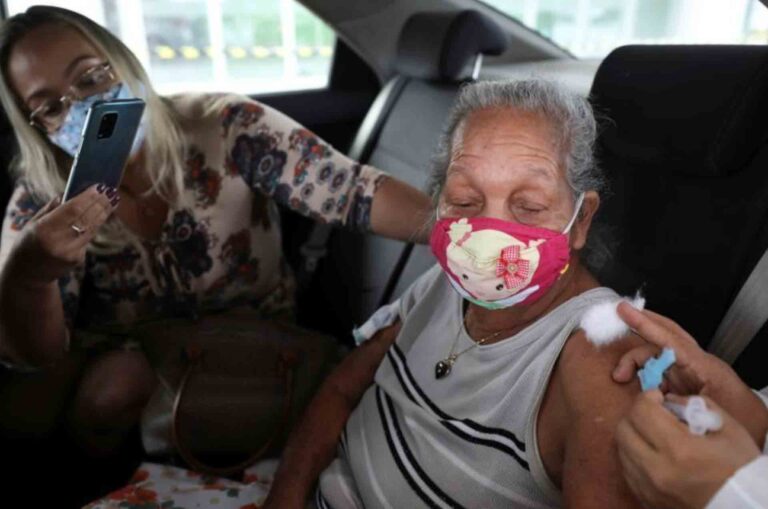 Índia trava envio de 8 milhões de doses de vacina ao Brasil, diz Ministro Pazuello