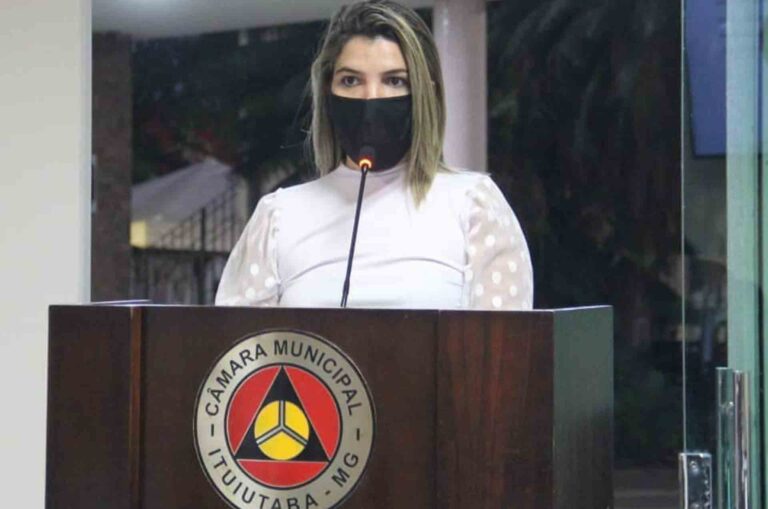 Vereadora Fabiana fala dos anseios do comércio na tribuna na câmara