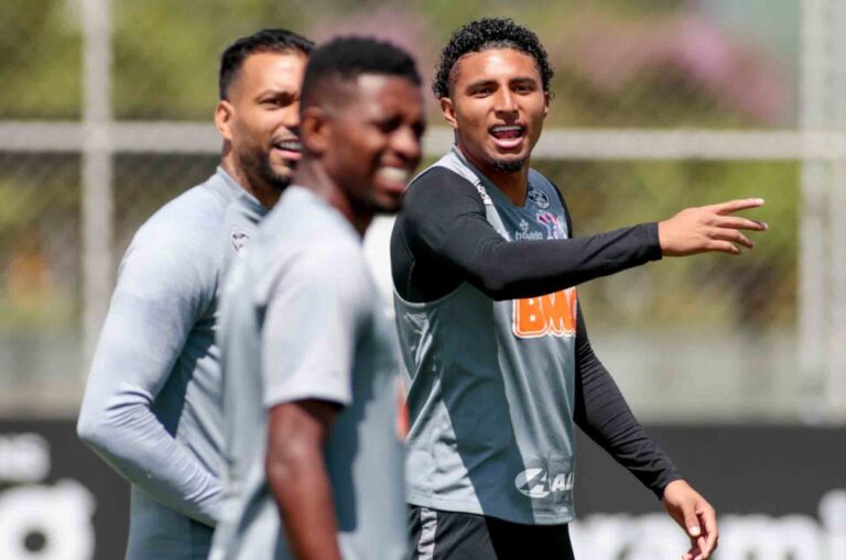Corinthians reduz folha salarial e mira economia de R$ 2 milhões por mês com saídas de jogadores