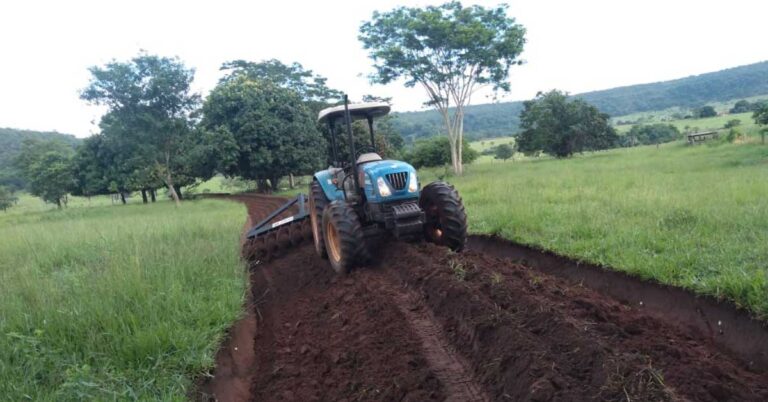 Serviço de apoio ao produtor no preparo de áreas para plantio