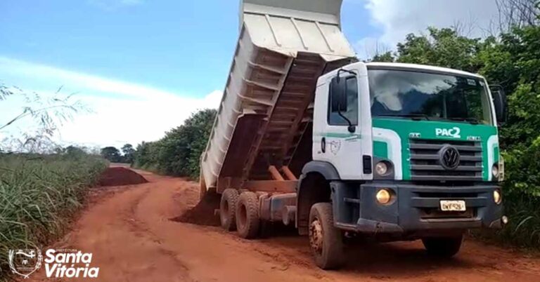 Prefeitura intensifica manutenção na estrada de acesso ao loteamento Casa das Bombas