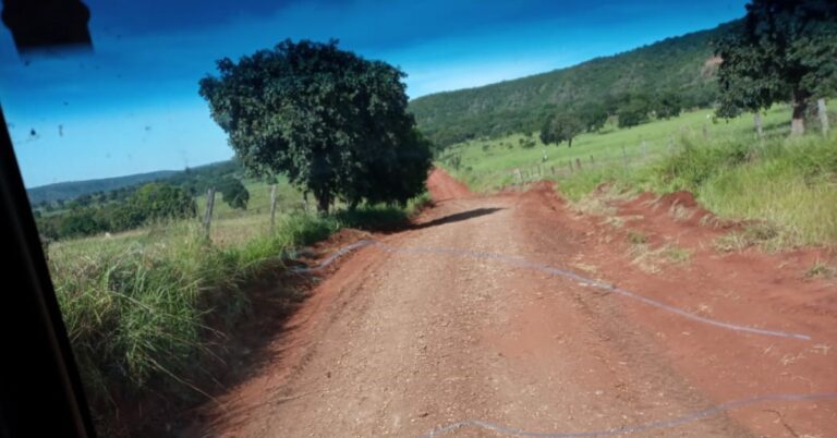 Prefeitura faz cascalhamento da Estradas dos Patos