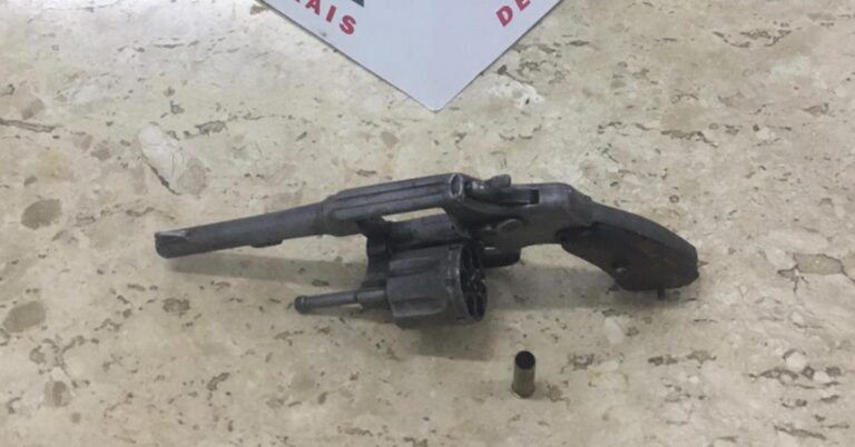POLÍCIA MILITAR APREENDE ARMA DE FOGO NO BAIRRO SETOR NORTE EM ITUIUTABA