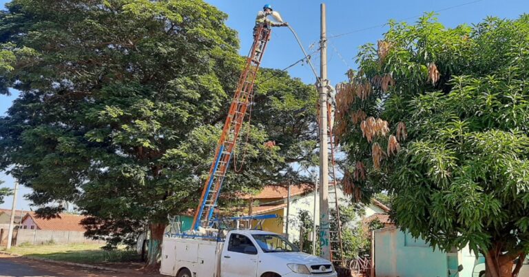 Gurinhatã e Flor de Minas com modernização na iluminação pública com Lâmpadas em LED