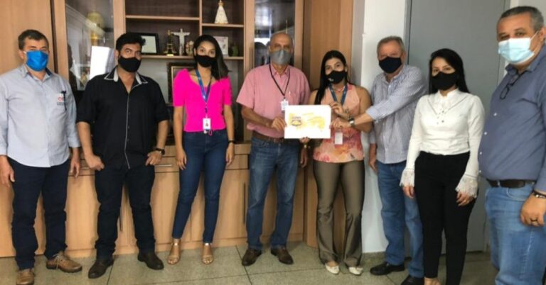 Prefeito Salim Curi recebe representantes do SEBRAE