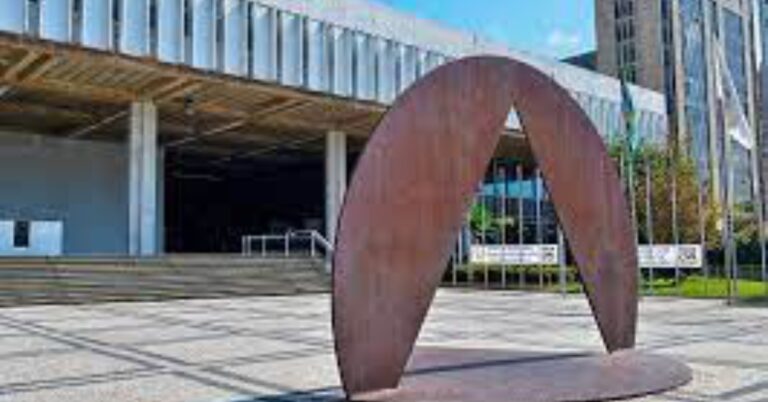 Presidente da ALMG participa de reunião com prefeitos