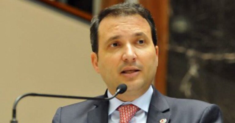 Deputado Arnaldo busca recursos para obras na MGC-455