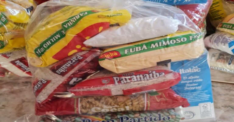 Alunos recebem Kit Alimentos em Gurinhatã e Flor de Minas
