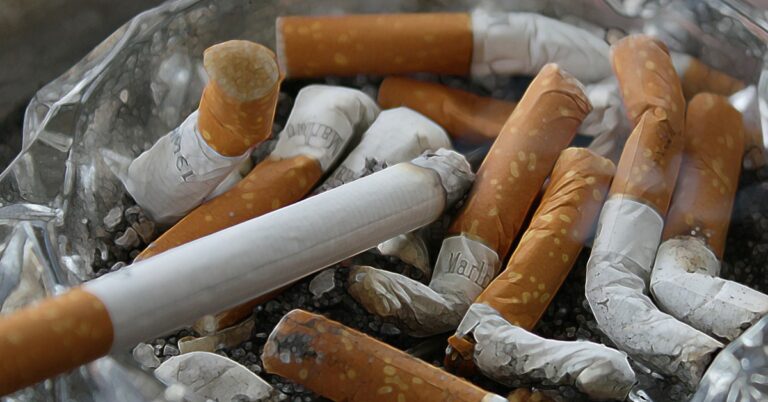 49% dos cigarros comercializados no Brasil são ilegais