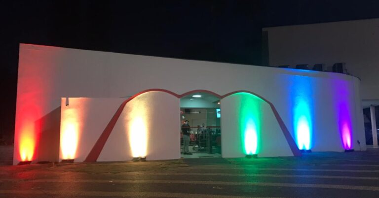 Orgulho LGBTQIA+: Câmara de Ituiutaba ganha cores do arco-íris