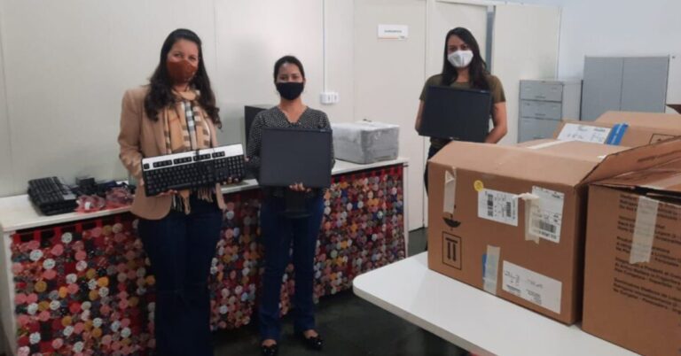 Projeto Aprendendo a Crescer de Santa Vitória e Chaveslândia recebem computadores