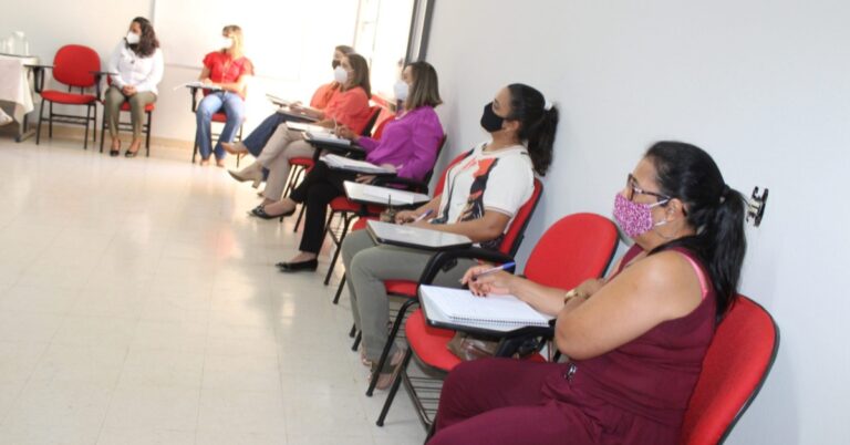 Educação recebe orientações e discutem a volta às atividades presenciais nas escolas do Município