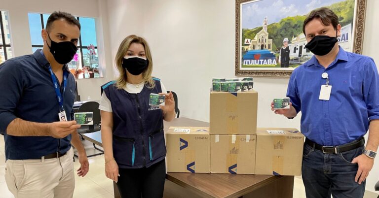 Prefeita anuncia aquisição de tablets e chips 4G para alunos da rede municipal