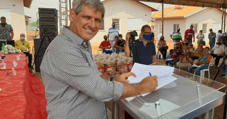 Prefeito sanciona Lei de criação do Cartão Gurinhatã Solidário