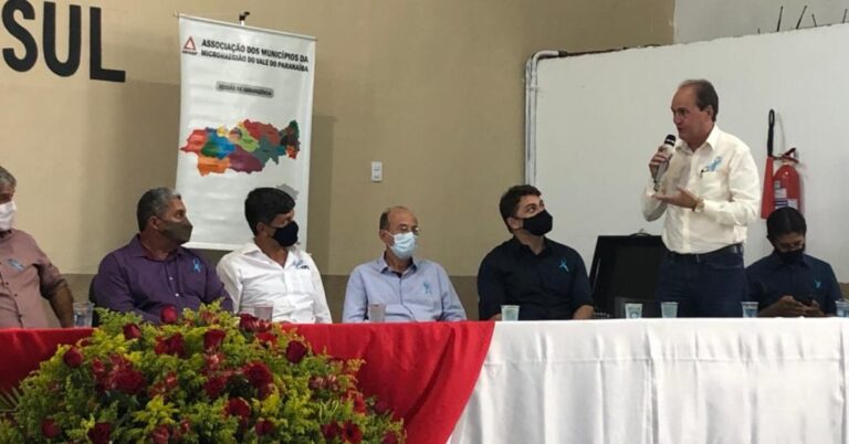 Lideranças políticas se reúnem para novas estratégias entre a AMVAP e SEBRAE/MG