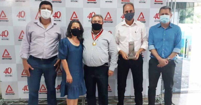 AMVAP reconhece trabalho dos gestores de Santa Vitória com Troféu e medalhas durante especial de 40 Anos