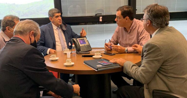 Prefeitura de Ituiutaba apresenta ações da área econômica ao INDI-MG e à Azul Linhas Aéreas em BH