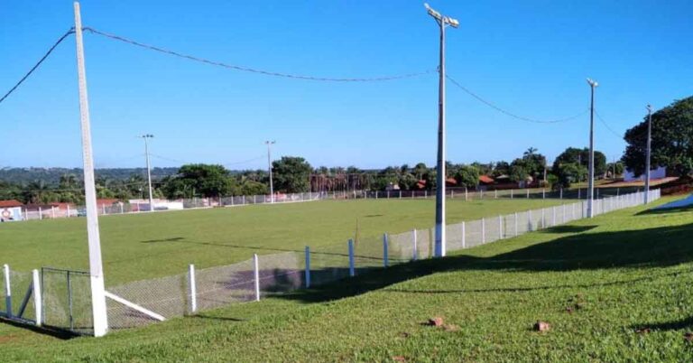 Prefeitura executa ações de manutenção e revitalização no Estádio Municipal ‘Gercino Pires dos Santos’, no Distrito de Chaveslândia