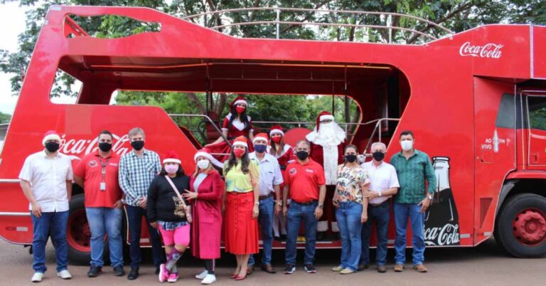 Prefeitura de Santa Vitória e Coca-Cola promovem carreata de Natal do Papai Noel