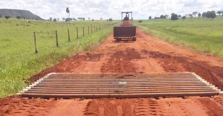 Prefeitura realiza a instalação de sete novos mata-burros na zona rural de Santa Vitória