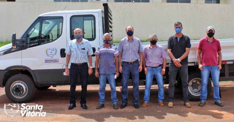 Prefeitura adquire caminhão para transporte de trabalhadores da Secretaria de Transportes e Serviços Rurais