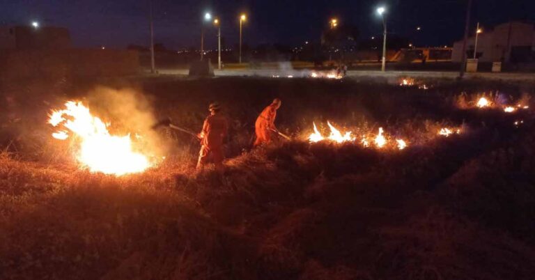 Bombeiros apagam incêndio em lote vago no bairro Cidade Jardim