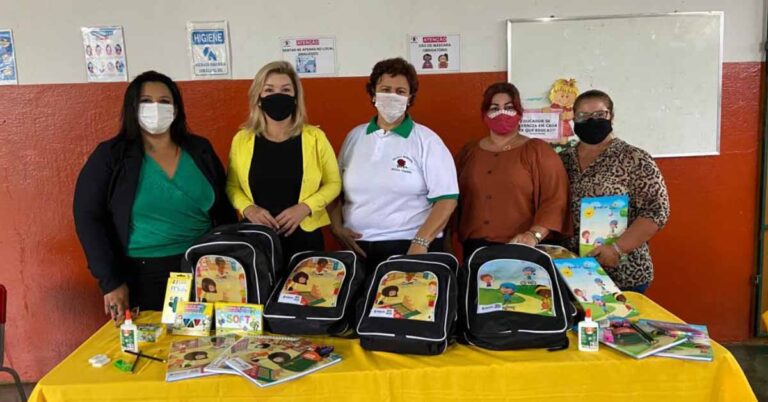Prefeitura de Ituiutaba distribui 7.240 kits escolares para alunos da rede municipal