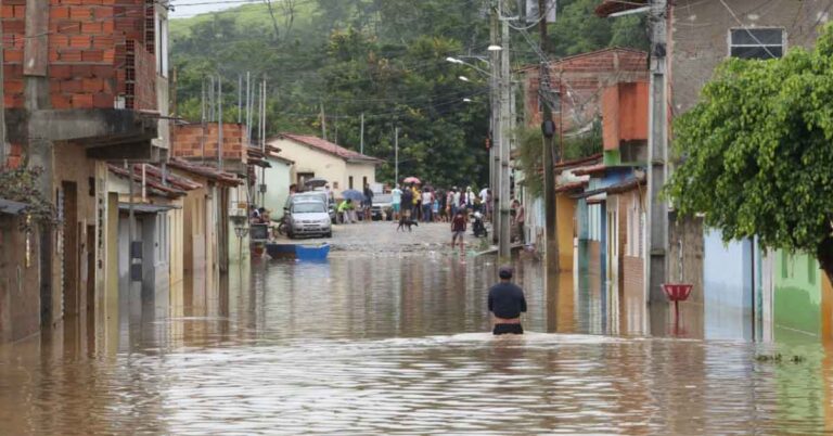 Governo amplia plano Recupera Minas e 80 mil desabrigados e desalojados pelas chuvas receberão auxílio de R$ 1.200