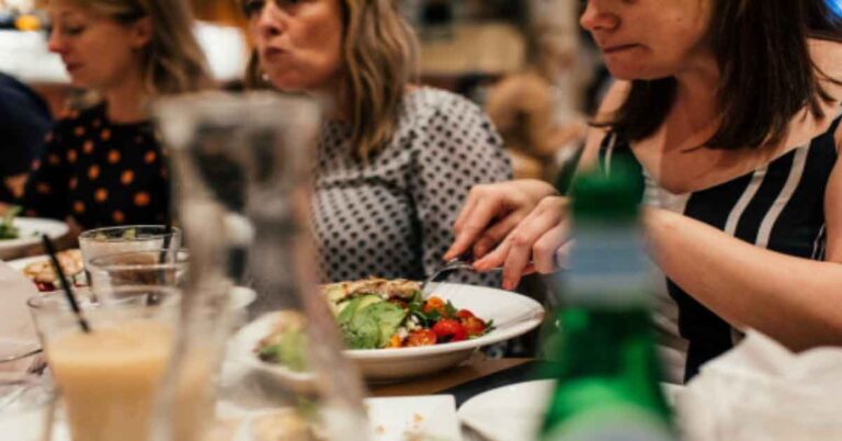 UFU pesquisa relação entre horário das refeições e obesidade