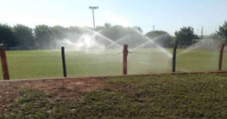 Liga Esportiva Santa Vitória realiza manutenção no sistema de irrigação do Estádio do Vila Nova