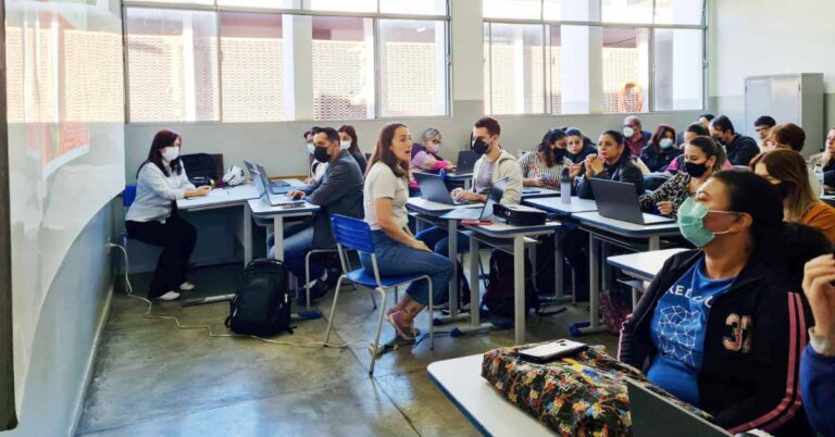 Professores do Ensino Fundamental II recebem formação da Plataforma Netbil