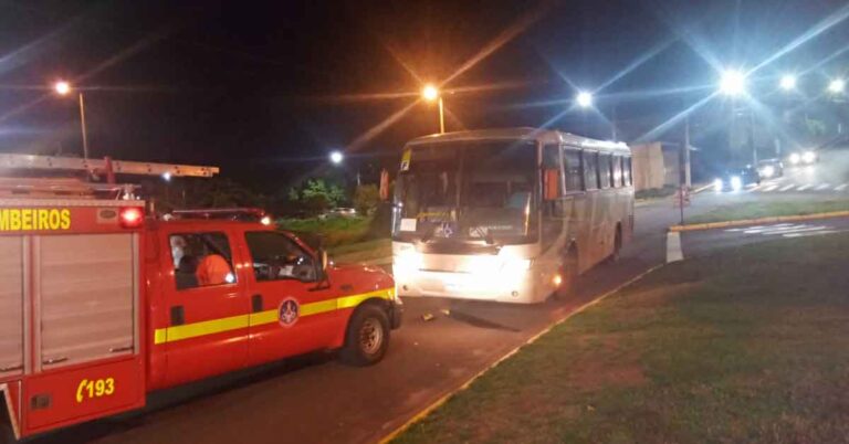 Bombeiros realizam resgate de vítima atropelada por ônibus em Ituiutaba