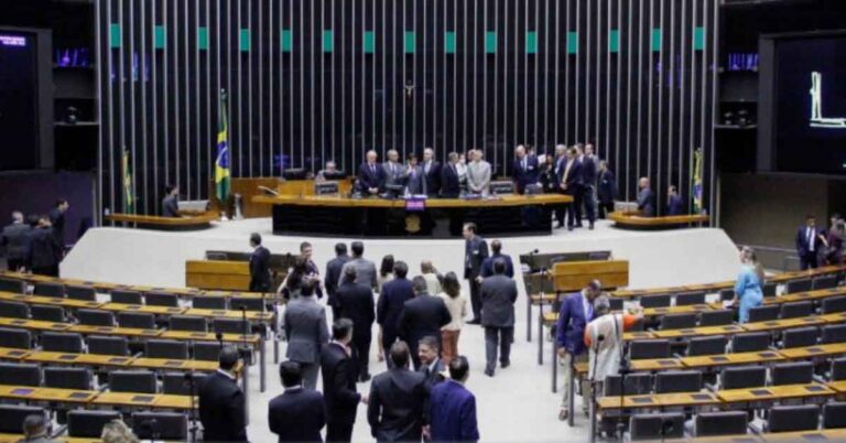 Triângulo e Alto Paranaíba elegem 16 deputados