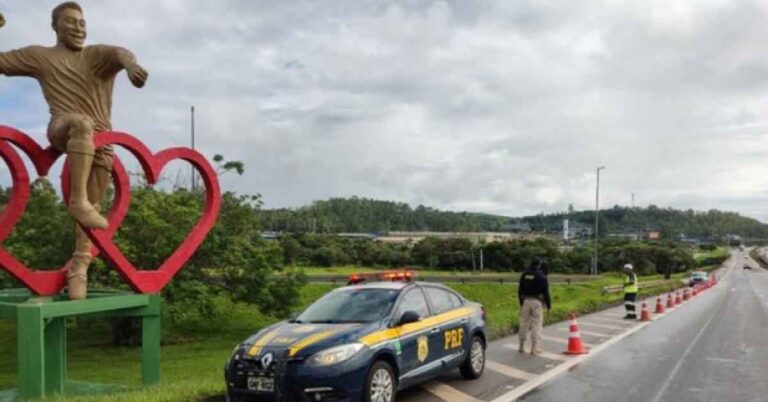 PRF sinaliza e isola trevo do Pelé na Fernão Dias