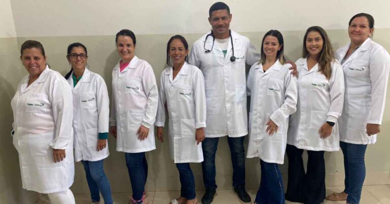 Novos uniformes para equipe da saúde em Gurinhatã