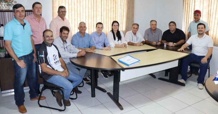 Vereadores se reúnem com representantes da APESV para tratar sobre o evento Santa Vitória Pesca 2023