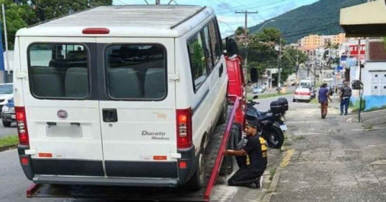 Poços faz fiscalização em vans