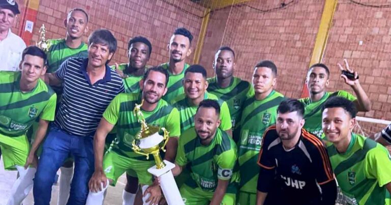 Campina Verde Celebra Conquista Regional no Futsal