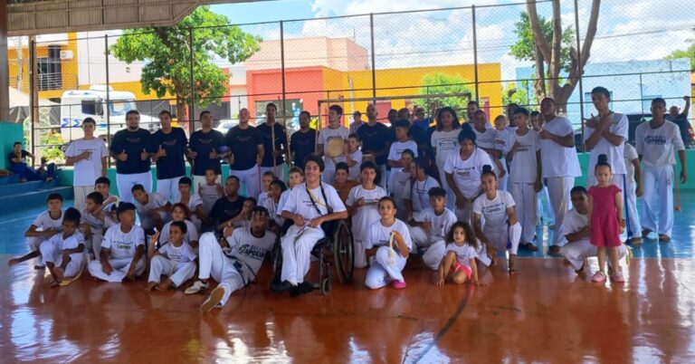 Capoeiristas de Santa Vitória participaram de evento em Paranaiguara
