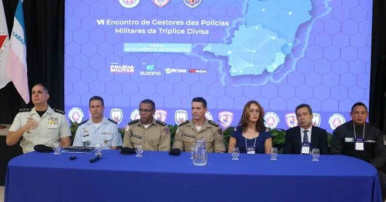 Militares reunidos em Teófilo Otoni