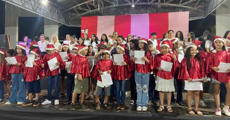 Cantata de Natal emocionou Santa Vitória