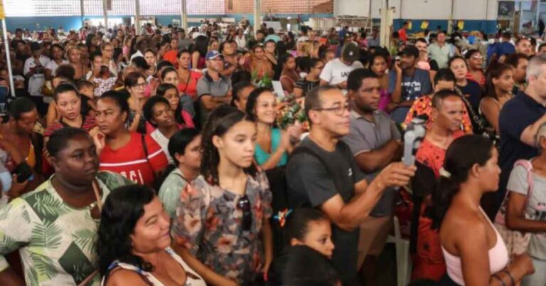 Famílias de Pirapora recebem mais 200 Cartões Feira
