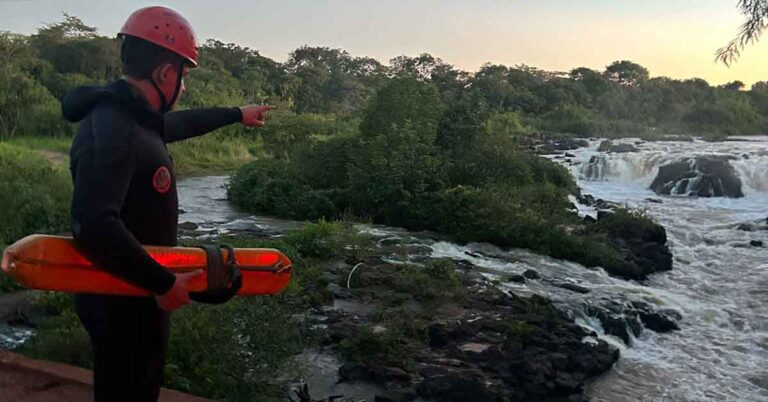 Mulher sofre princípio de afogamento e casal fica ilhadado no salto do Rio da Prata em Ituiutaba