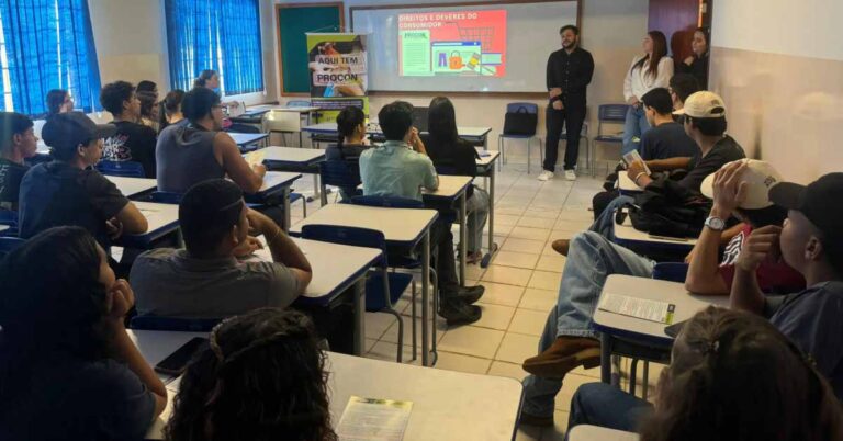 Procon Regional CIDES faz palestra sobre direitos e deveres dos consumidores com enfoque na Black Friday