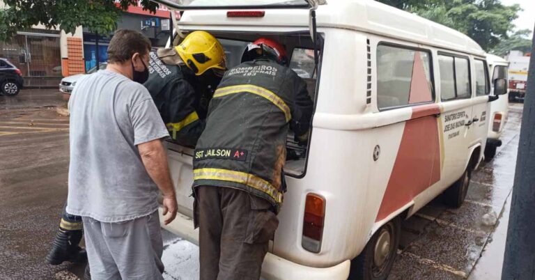 Bombeiros registram princípio de Incêndio em Veículo em Ituiutaba