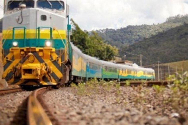 Trem de passageiros inicia operações 