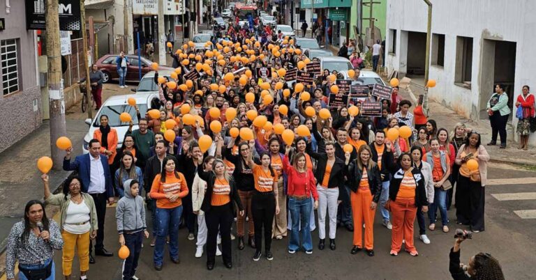 Evento marca encerramento da campanha Maio Laranja com marcha e atrações culturais